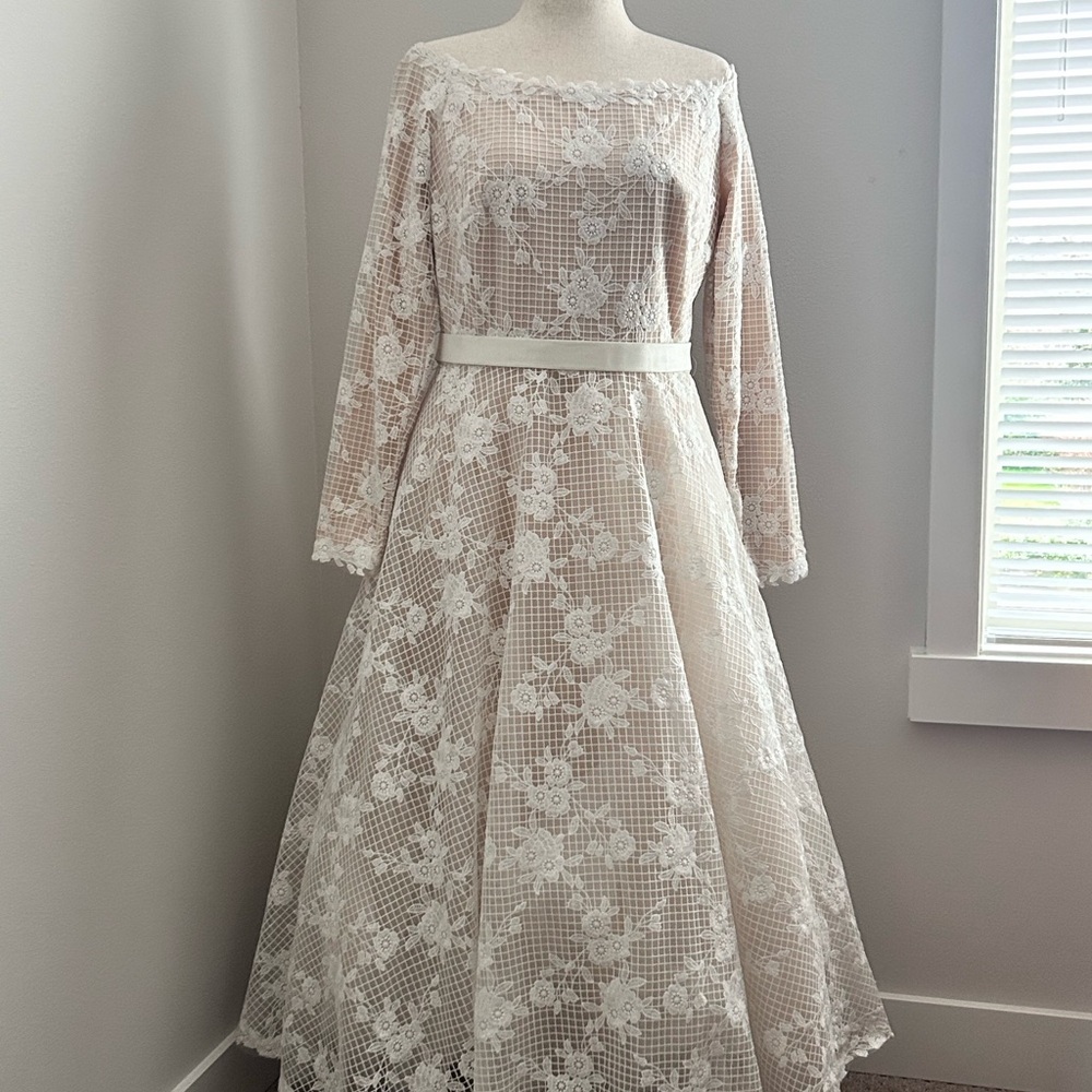 Tadashi Shoji Wedding Dress Size 14 fits like a 12 - Picture 2 of 16